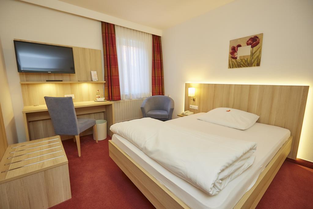 Hotel Roessle Trochtelfingen Экстерьер фото